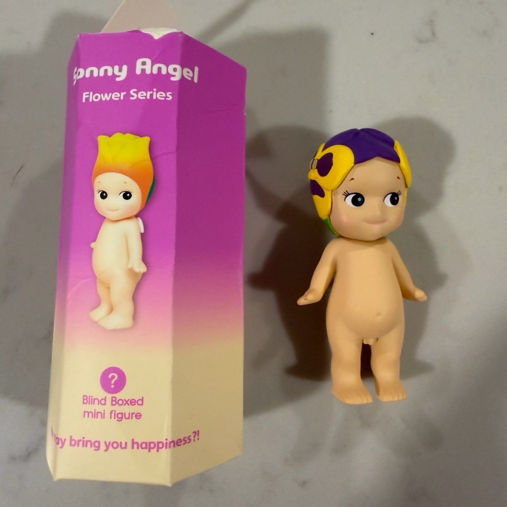 NWT Pansy - Sonny Angel Flower Series